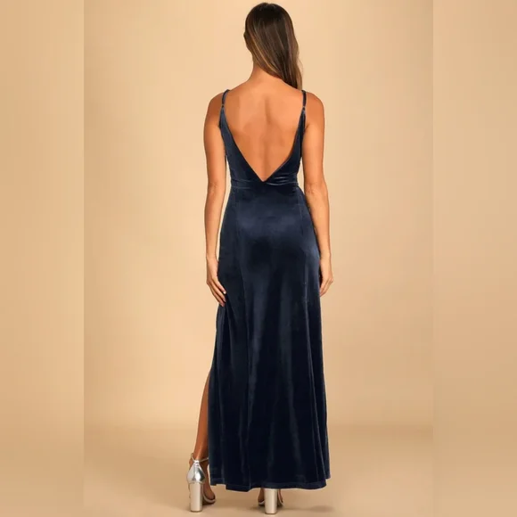 Elegant Navy Blue Velvet Evening Gown - Picture 3 of 6